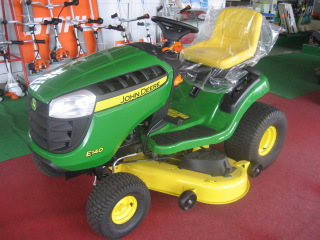 ｼﾞｮﾝﾃﾞｨｱ乗用芝刈機E140