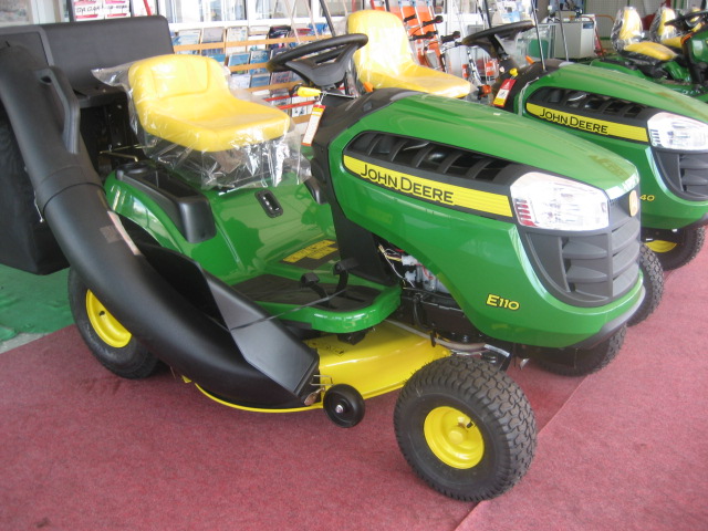 ｼﾞｮﾝﾃﾞｨｱ乗用芝刈機E110