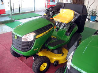 ｼﾞｮﾝﾃﾞｨｱ乗用芝刈機E110